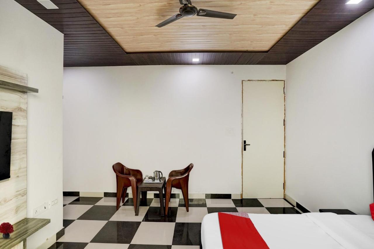 Hotel Collection O Love Garden Ghaziabad Esterno foto
