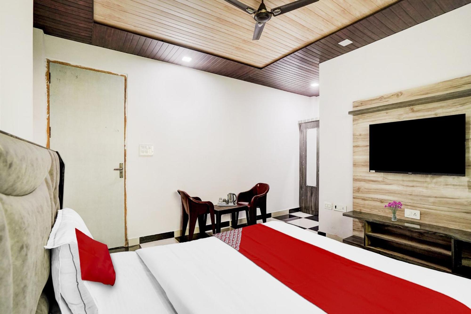 Hotel Collection O Love Garden Ghaziabad Esterno foto